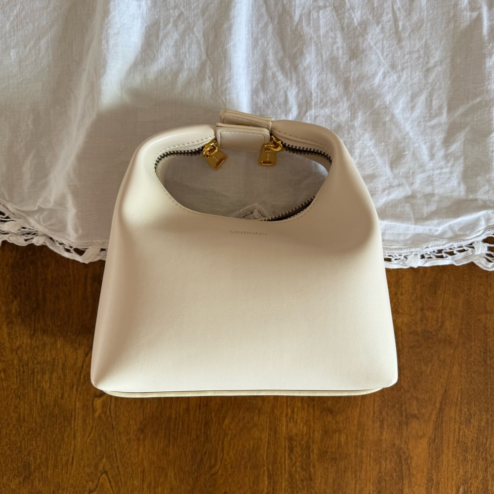 Sinbono Vienna Ivory Bag with Chain & Gift Box